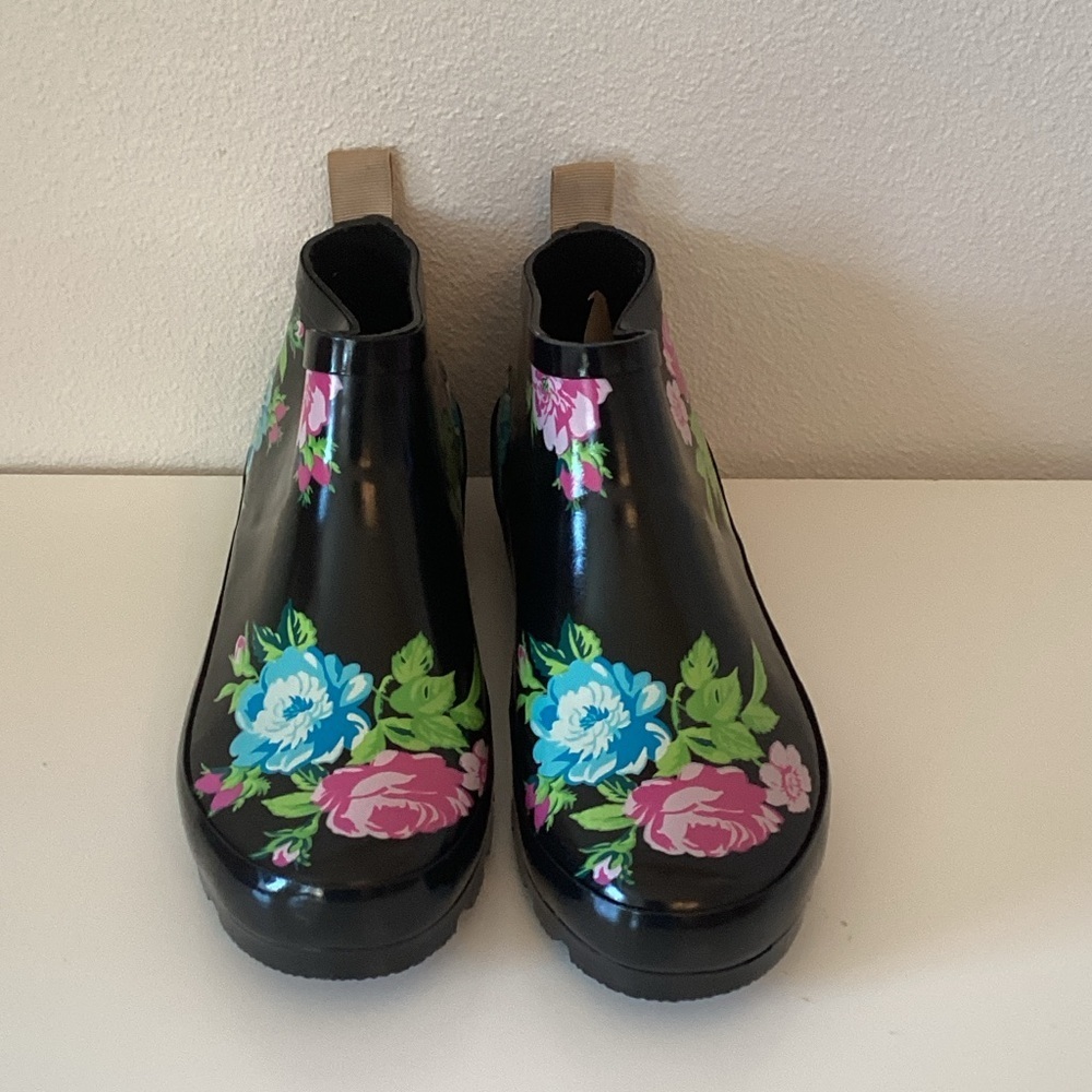 Journee Collection Floral Women's Ankle Rain Boots - Picture 5 of 7